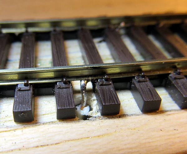 Feed wire soldered to rail